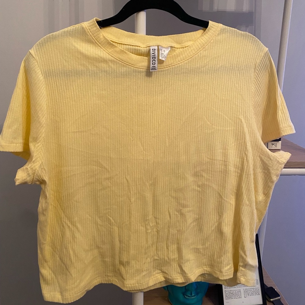 Light yellow t-shirt from hm in size XL